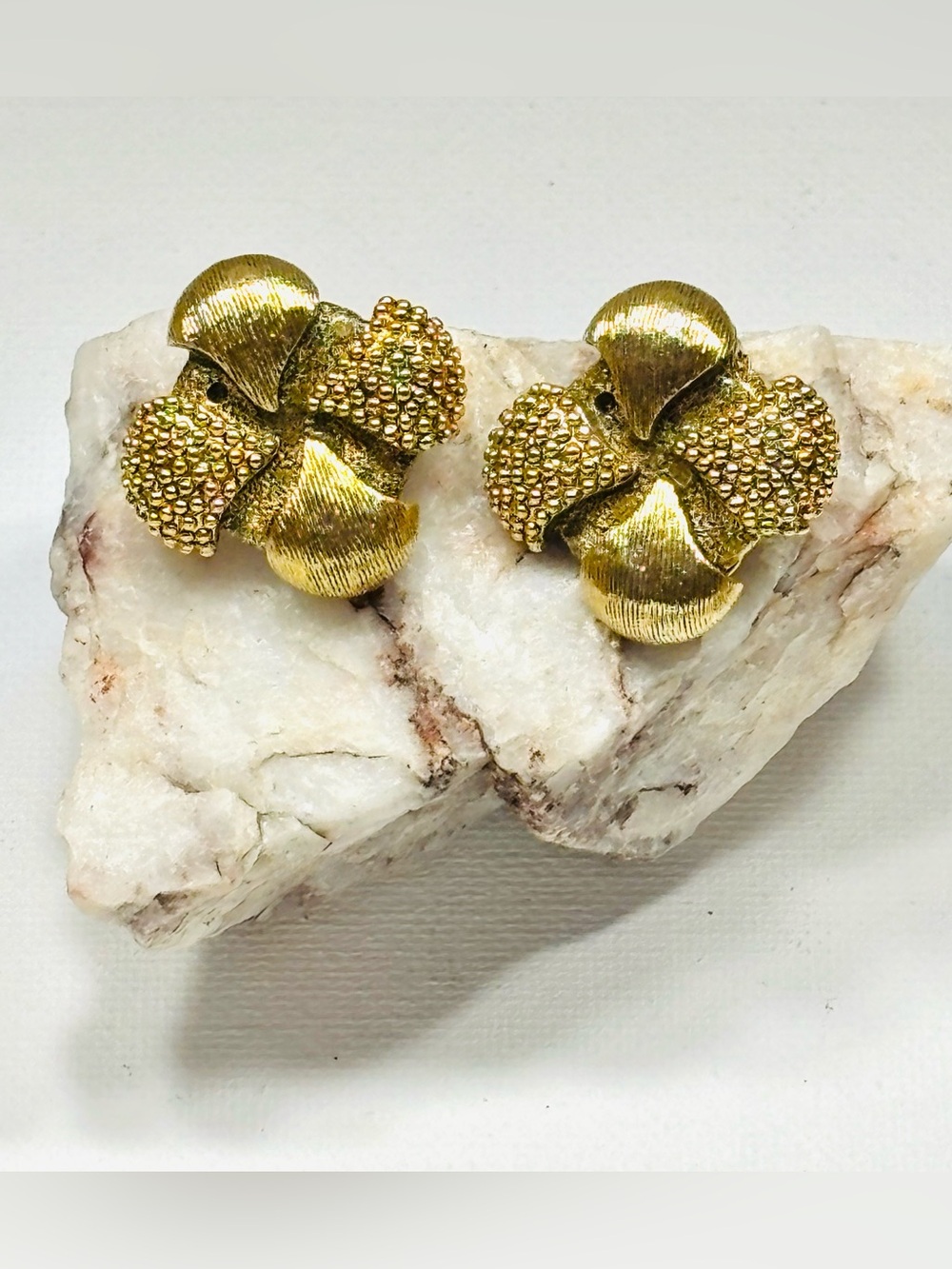 Vintage Oscar de la Renta Gold Floral Clip-On Earrings